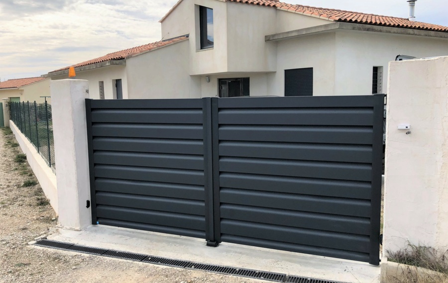 Portails coulissants ou battants ?